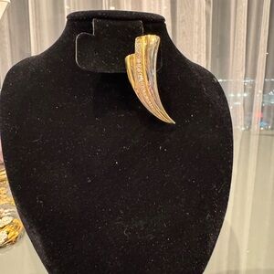 Vintage Elegant Gold and Cream Brooch with Sculptural Design